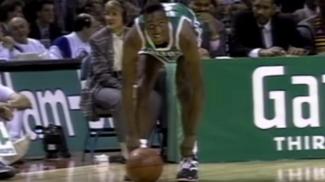 nba-all-star-throwback-dee-brown-pumps-up-the-slam-dunk-contest-1455128207